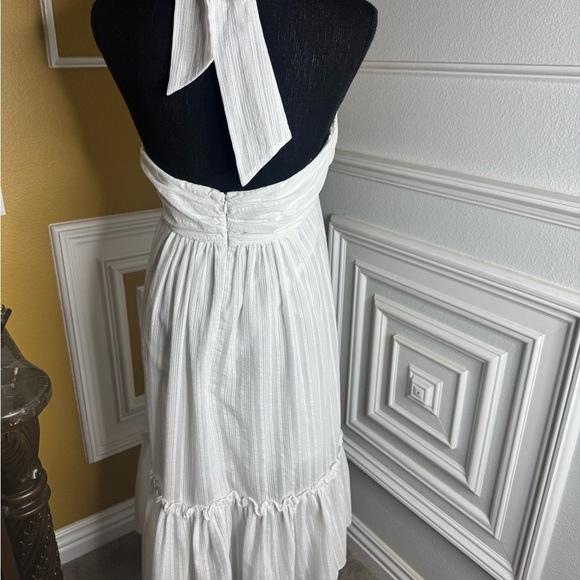 Elegant White Halter Dress - Picture 10 of 14